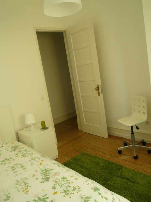 Quarto individual junto METRO Marques Pombal e Amoreiras