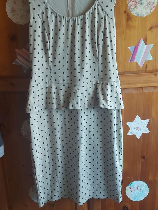 Sukienka damska z baskinką rozmiar M/L