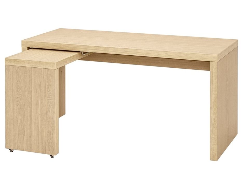 Mesa de escritório e cadeira