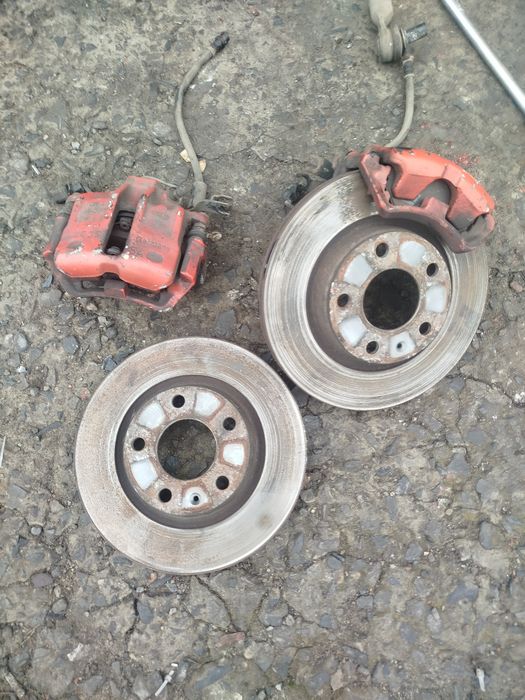 Тормозные диски, колодки суппорта 1.6 ауди