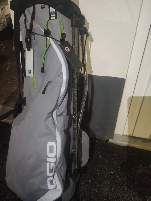 Conjunto de golf com bolsa e tacos