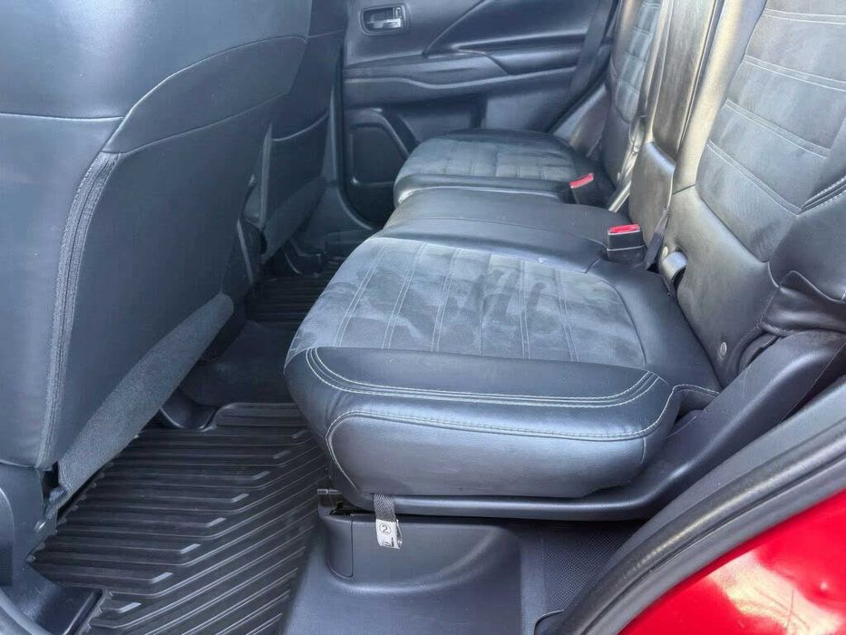 Mitsubishi Outlander SEL      2020