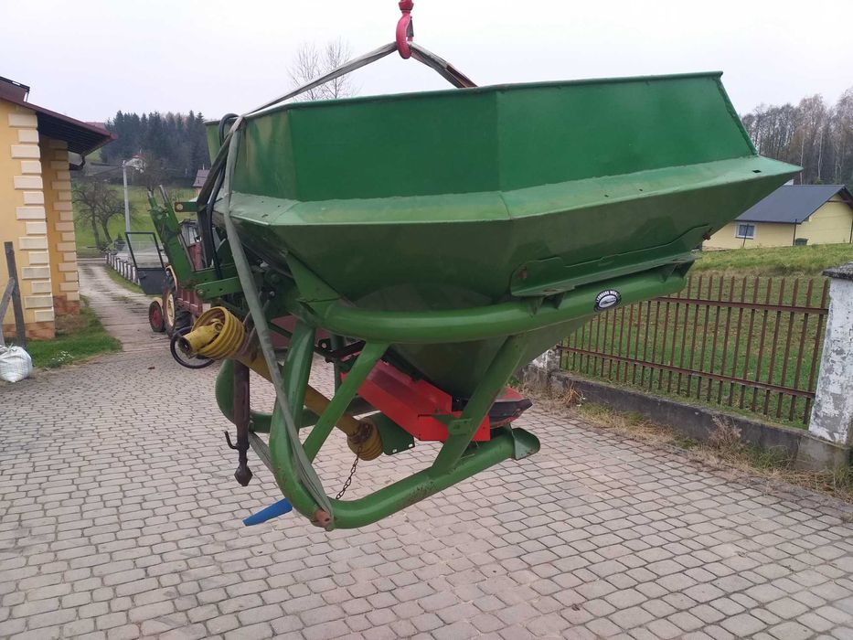 Rozsiewacz do nawozów  Amazone