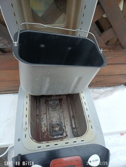 Хлібопічка Saturn б/в