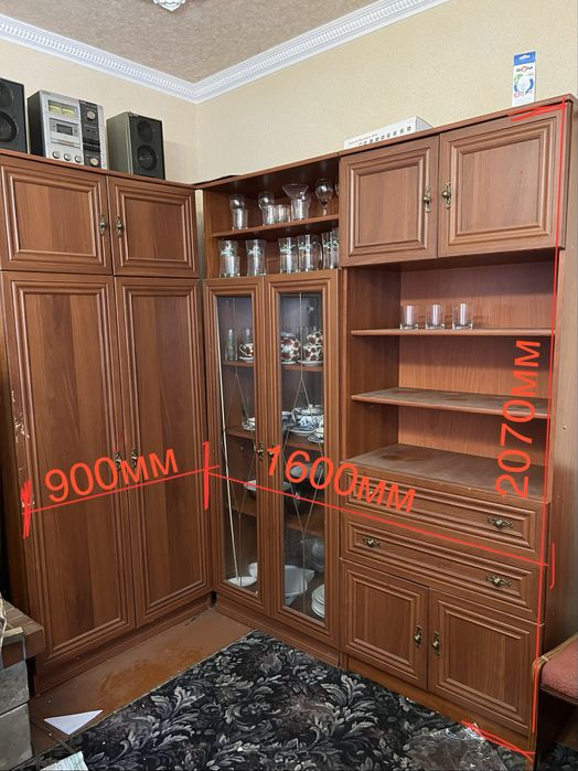 Стінка, сервант.