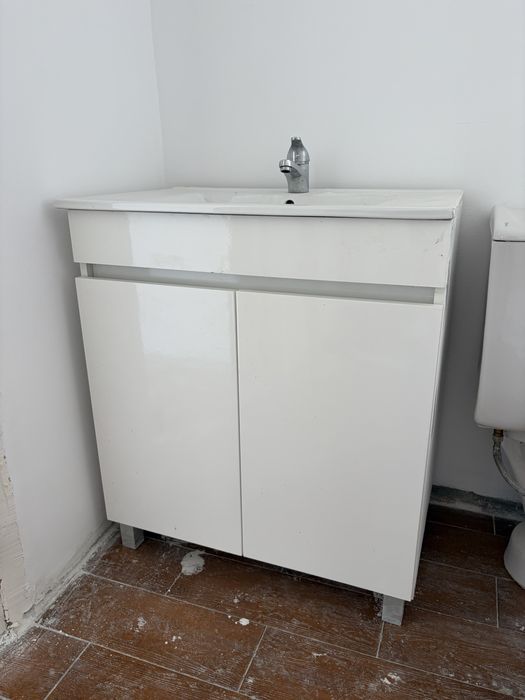 Móvel de WC 70,5 cm + lavatório + torneira