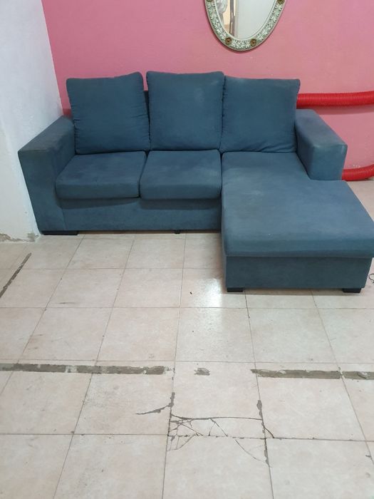 Sofá azul três praças