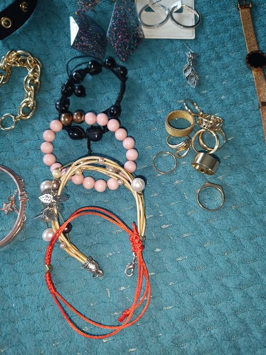 Zestaw biżuterii  kolczyki bransoletki