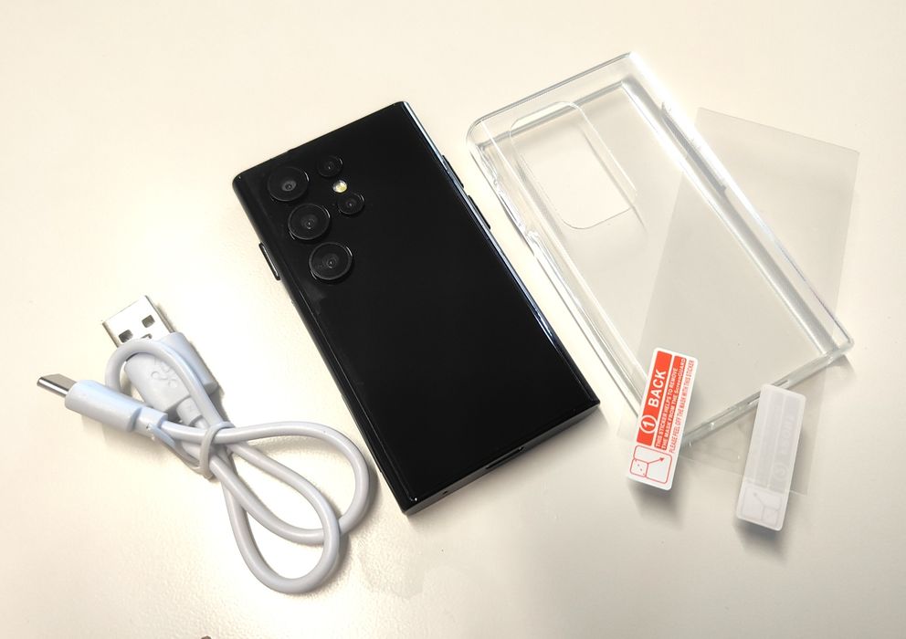 World's Smallest Mobile Phone, with Screen Protector and Protective Case64564135053441124