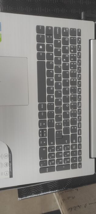 Portátil Lenovo IdeaPad 320
