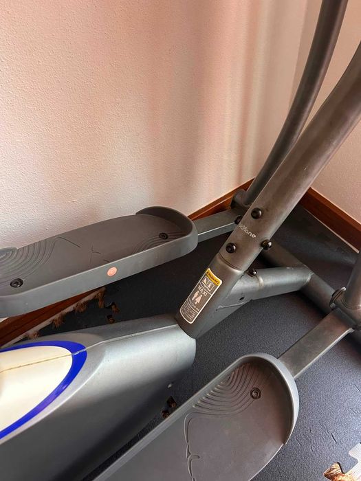 Bicicleta Elíptica em Bom Estado e a Funcionar - para o seu bem estar