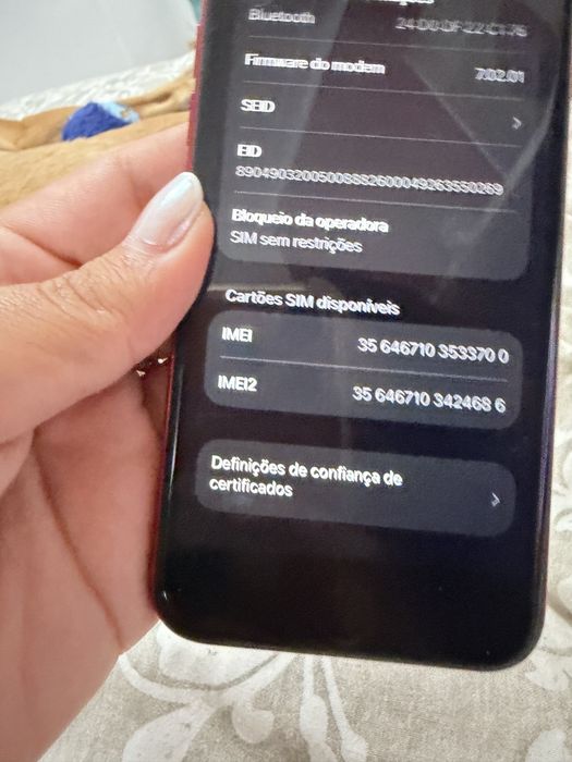 Iphone SE vermelho