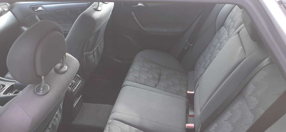 Mercedes C220 CDi - Cinza