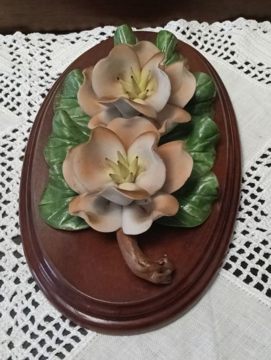 Dois belos quadros decorativos, flores em relevo