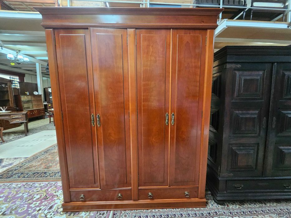 Roupeiro em madeira maciça de 4 portas - Bom estado ger