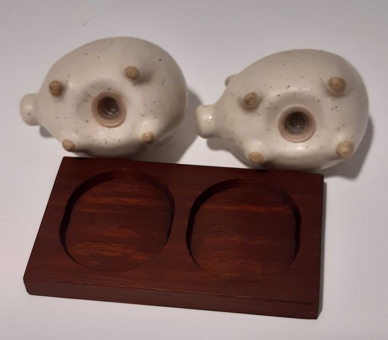 Antigo e curioso Saleiro e Pimenteiro