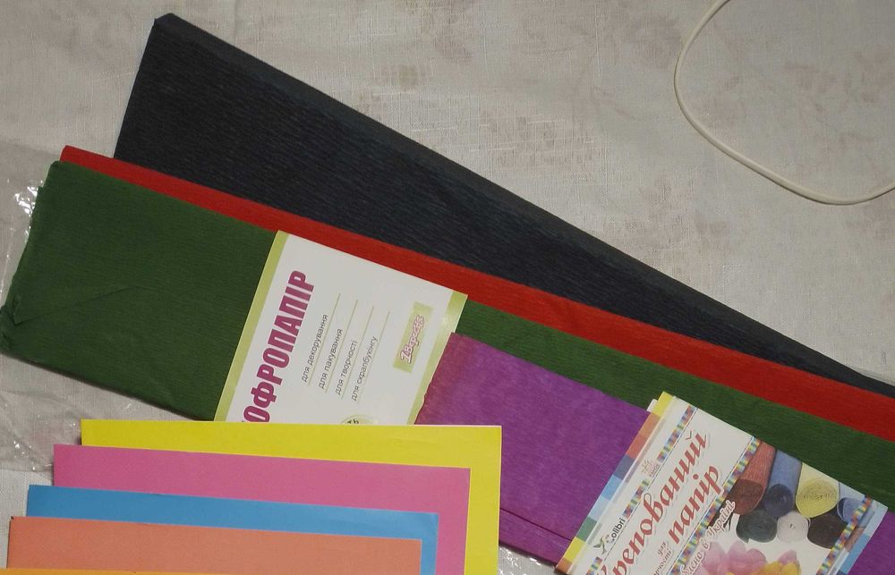 гофробумага для упаковки подарков черная, красная, зеленая, фиолетовая