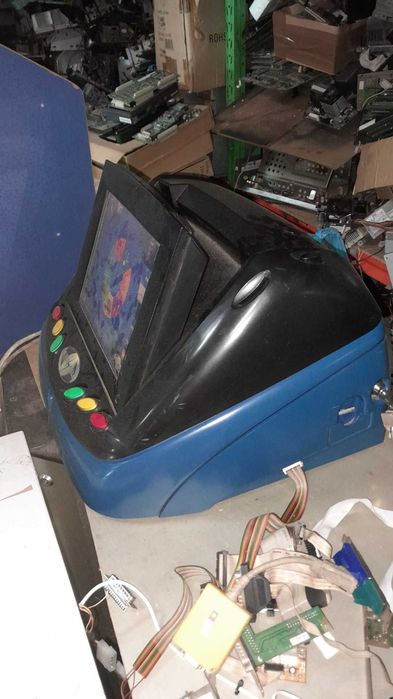 Máquina de jogos com tela sensível ao toque , como nova
