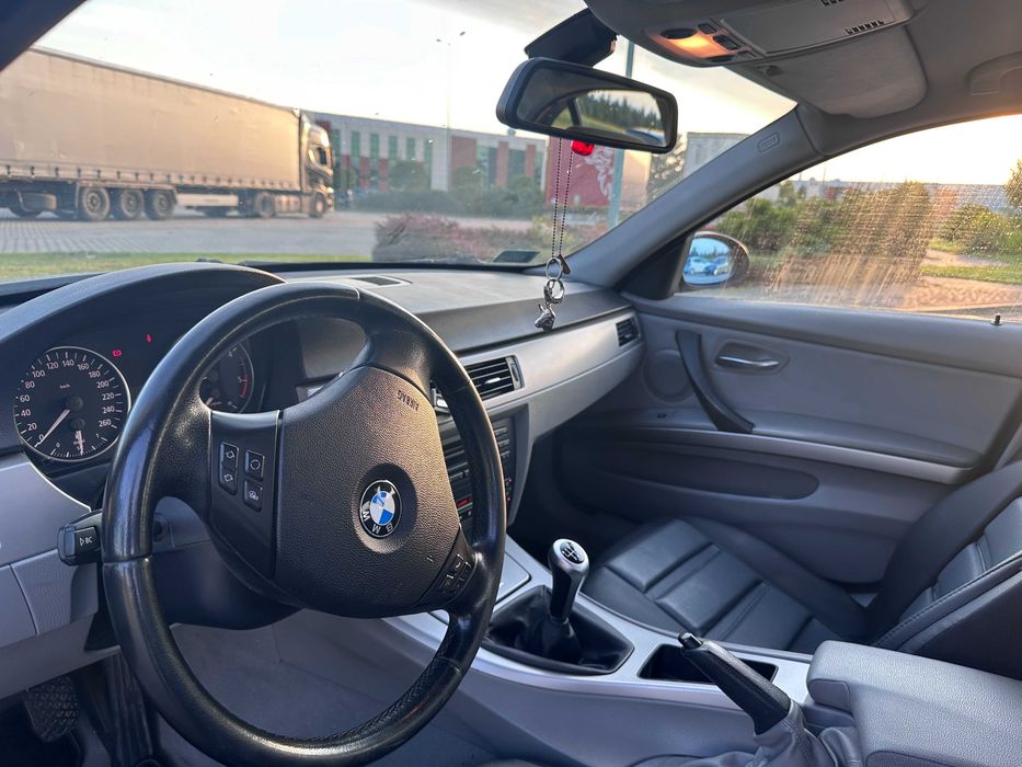 pojazd zarezerwowany BMW E90 320D M47