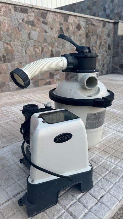 Bomba e filtro de areia para piscina INTEX