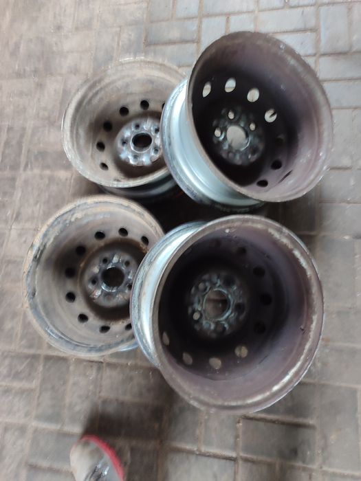 Диски металеві r15 kia hyundai mazda 5.114.3 dia 67.1 et52.5