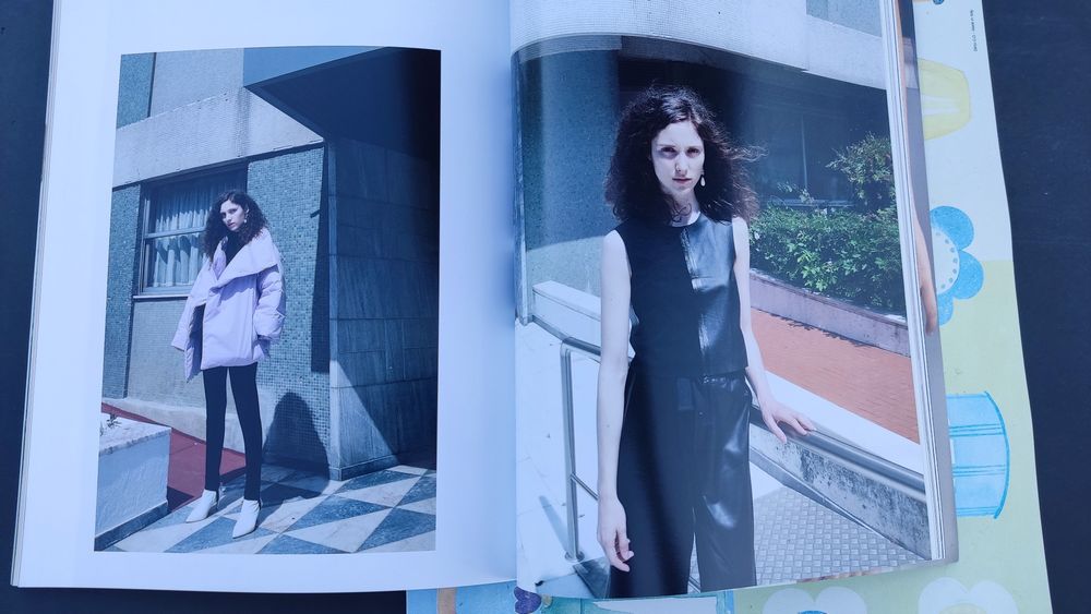 Varios números de revista de moda Prinçipal
