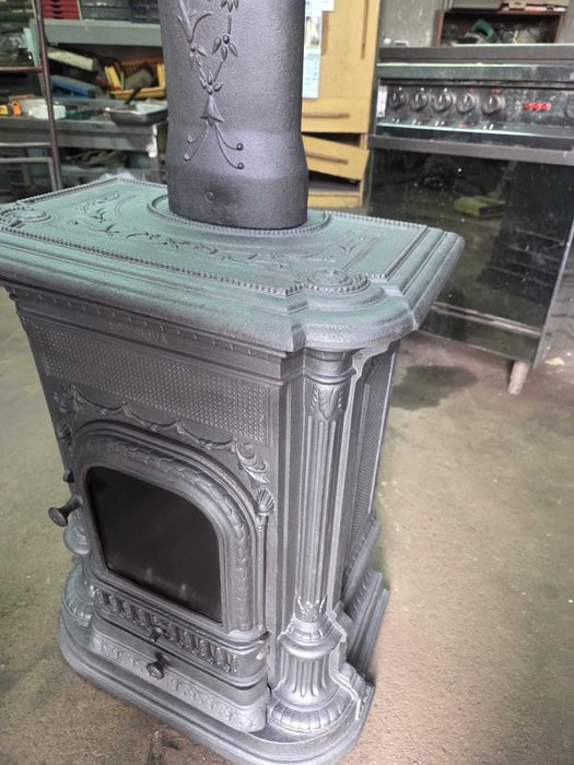 Salamandra em ferro fundido em bom estado