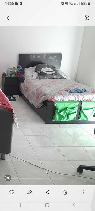 cama malm solteiro com colchão e mesa de cabeceira malm cor preta
