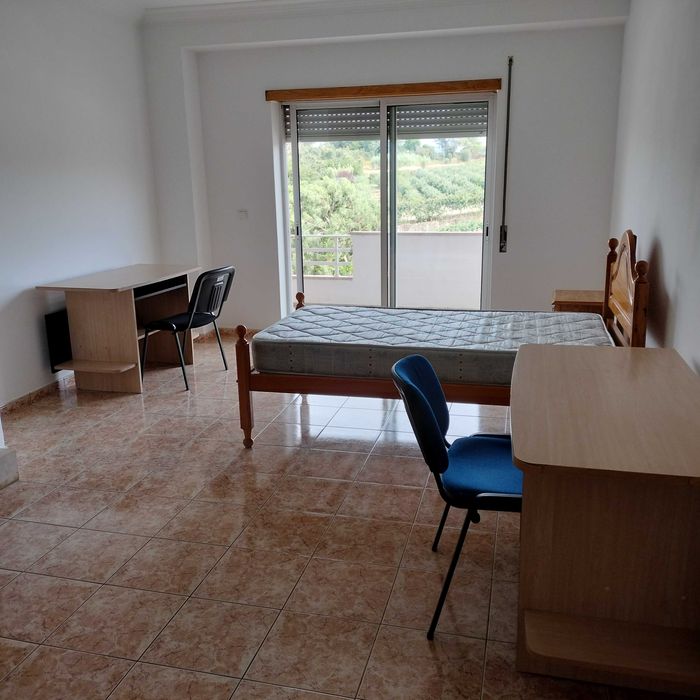 Quartos individuais a estudante 250€/260€/300€ com despesas incluídas