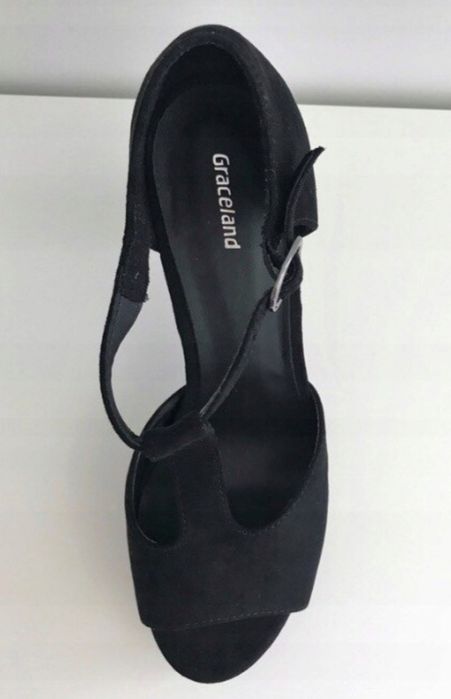 Sandały na platformie r.38