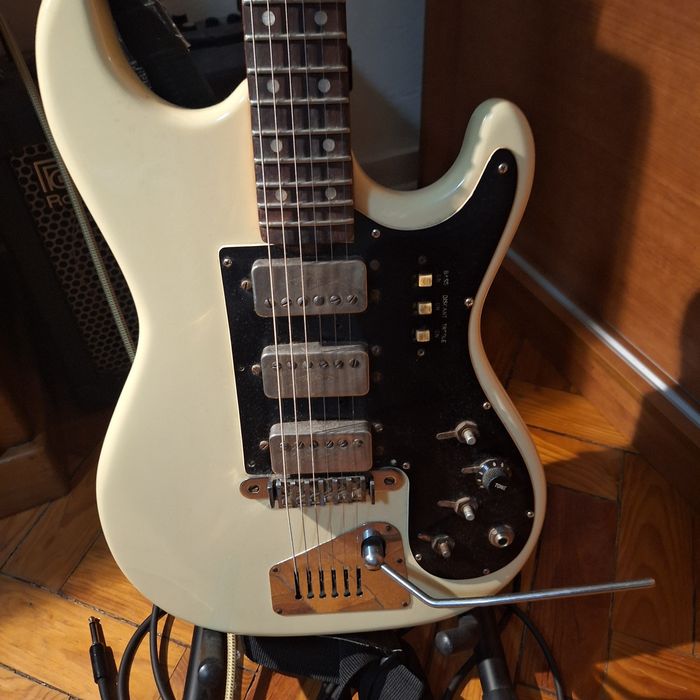 Hofner 1964 stratocaster