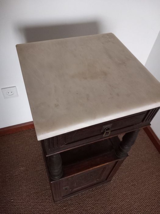 Mesa cabeceira mármore