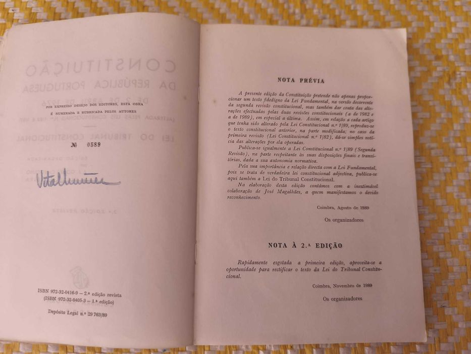 Constituição da República Portuguesa 
Vital Moreira - J.J. Canotilho