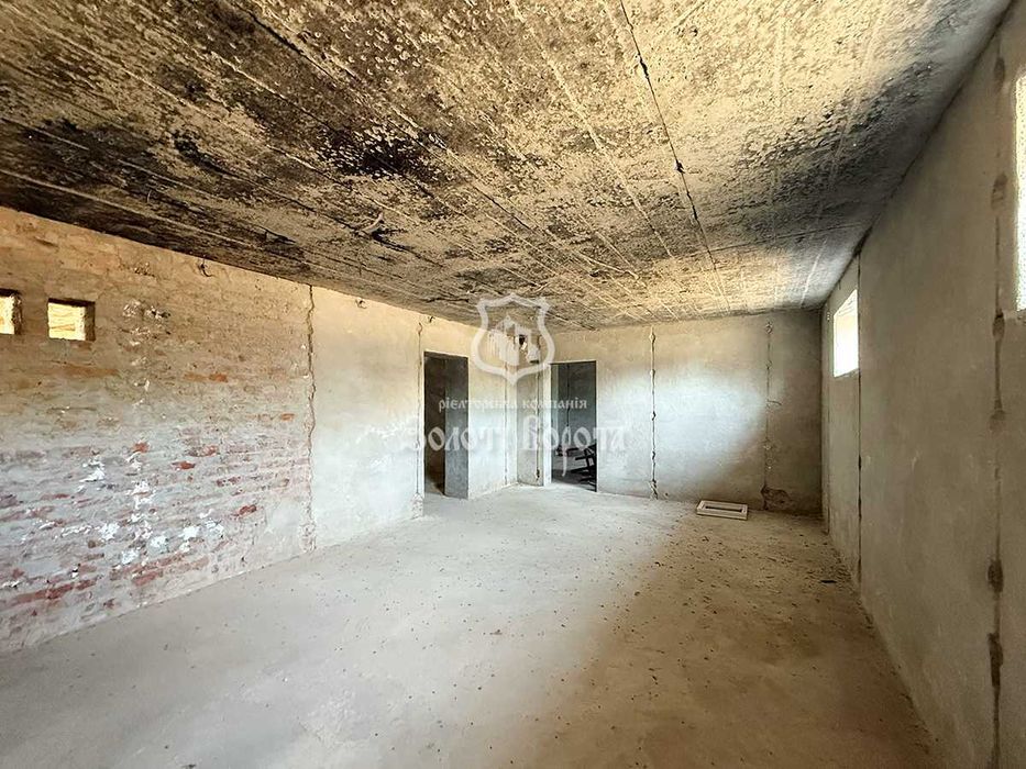 Будинок, 2 поверхи, ділянка — 0,8 га. с. Гавронщина, Макарівський р-н