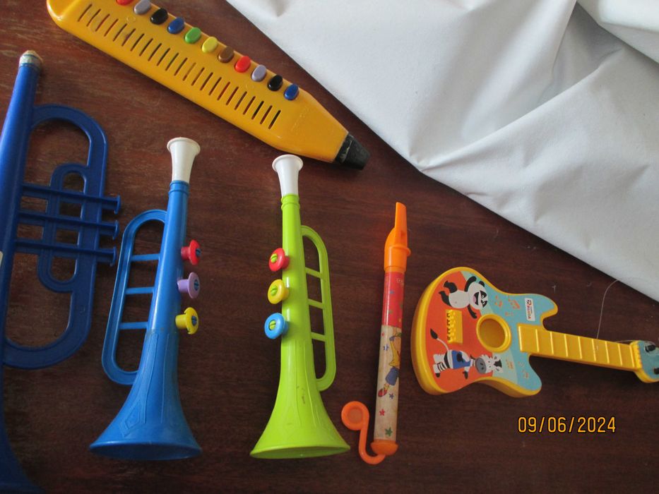 Diversos instrumentos musicais para criança