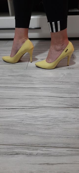 Szpilki żółte rozm. 37