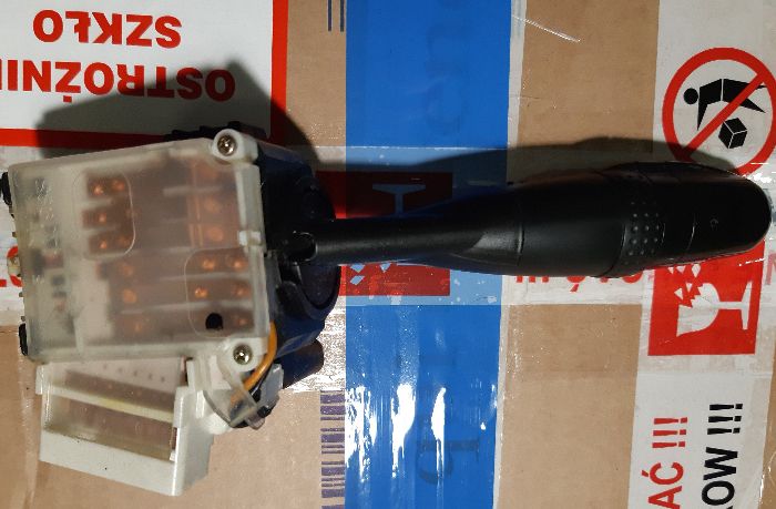 Włącznik świateł i kierunkowskazów Toyota Corolla E12. 60 tys km.