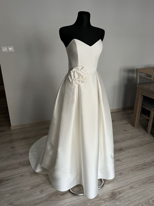 Suknia ślubna, rozmiar 40, klasyka i ponadczasowość