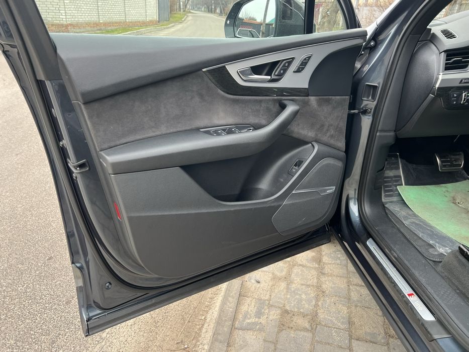 Авто Audi Q7 3.0 TDI