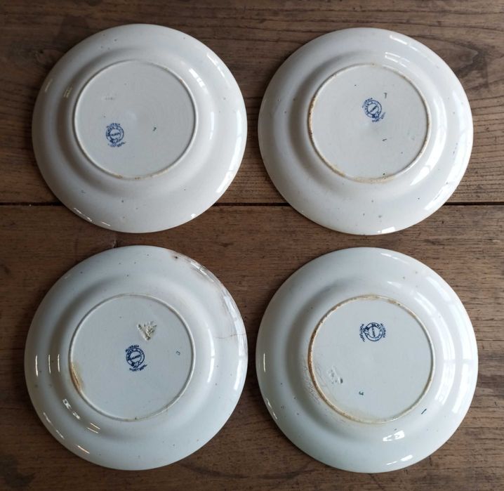 Antigos pratos em faiança Sacavém motivo Alcobaça