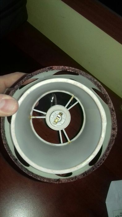 Lampa sufitowa z gwintem E14.