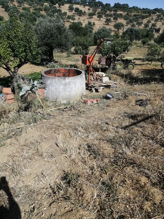 Abertura de poços de água, limpezas e montagem de bombas de água
