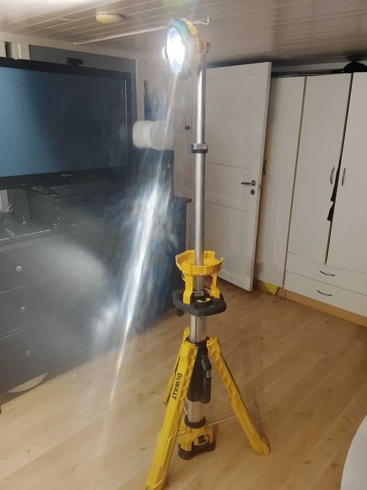 Lampa robocza DeWalt dcl079 LED na trójnogu (statyw teleskopowy)