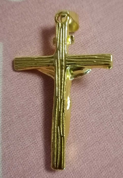 Crucifixo vintage com Banho Cubano