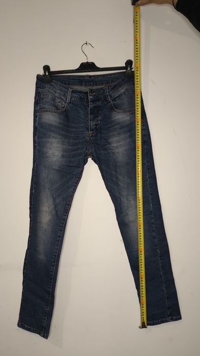 Calças e calções usados