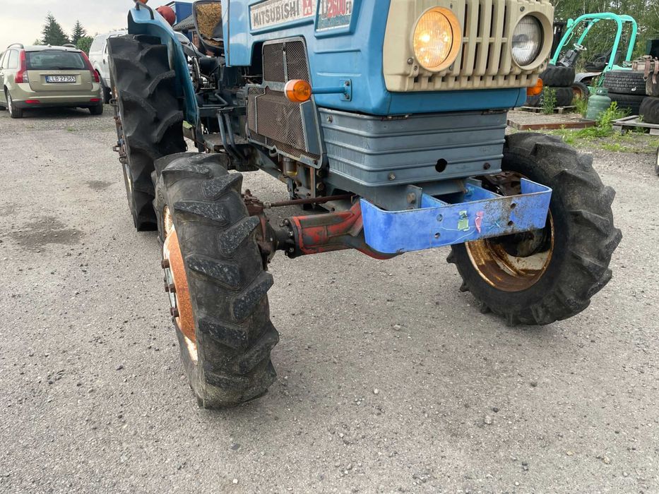 Mini traktor Mitsubishi D 2600