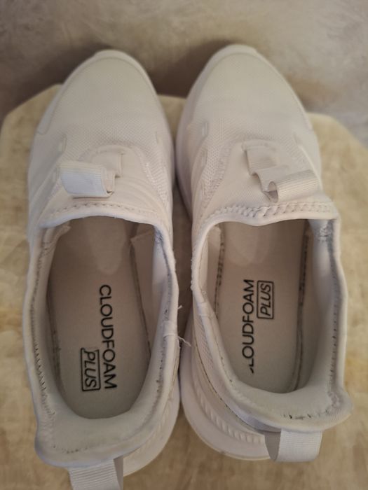Жіночі кросівки adidas