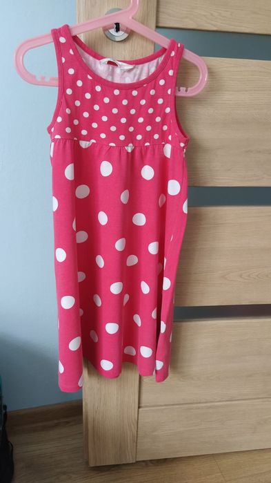 Dziewczęca sukienka z H&M w rozmiarze 122/128