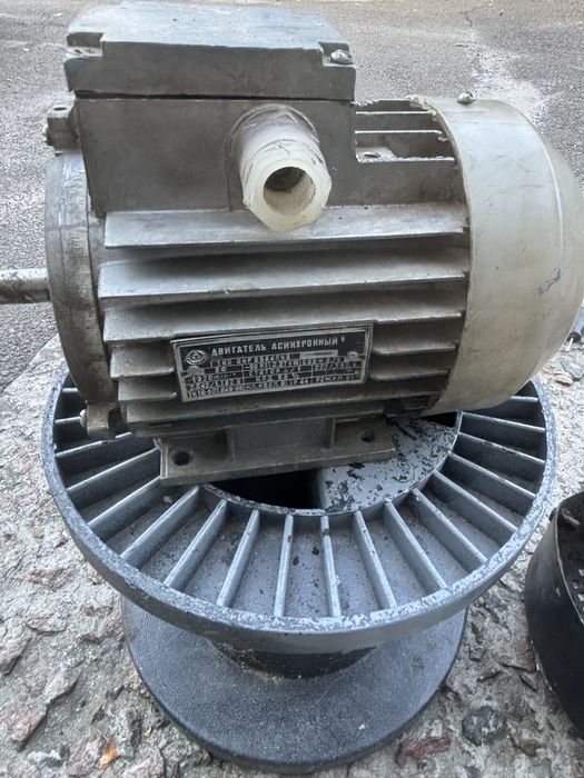 Электродвигатель .