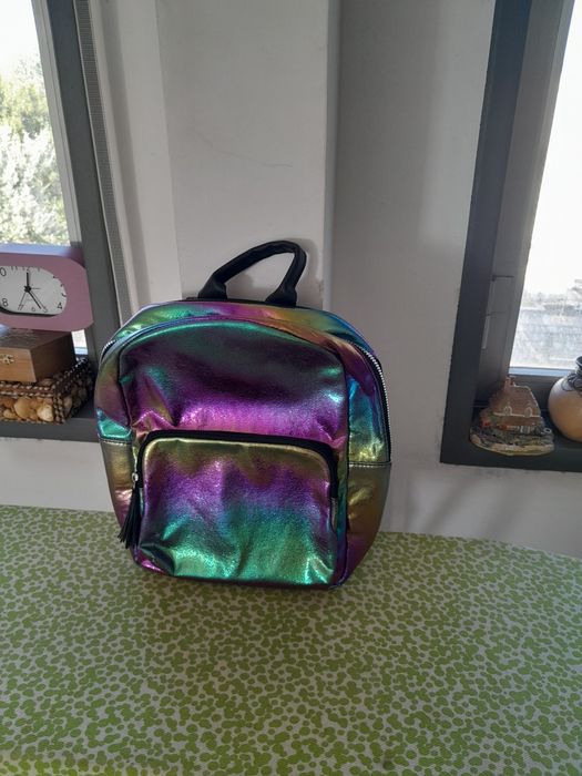 Vendo Mochila de Senhora muito bonita como nova